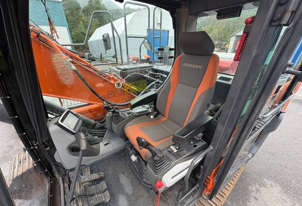 Ekskavator perayap Doosan DX180LC-5: gambar 6