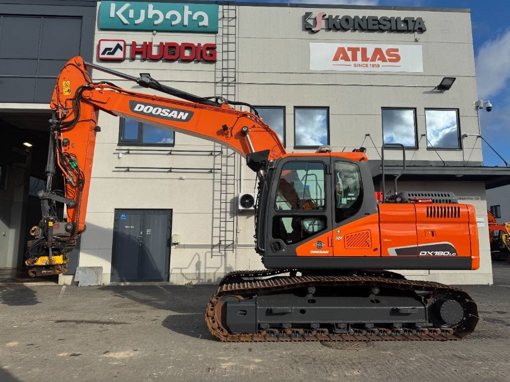 Doosan DX180LC-5 PYÖRITTÄJÄLLÄ - Ekskavator perayap: gambar 1 Doosan DX180LC-5 PYÖRITTÄJÄLLÄ - Ekskavator perayap: gambar 1