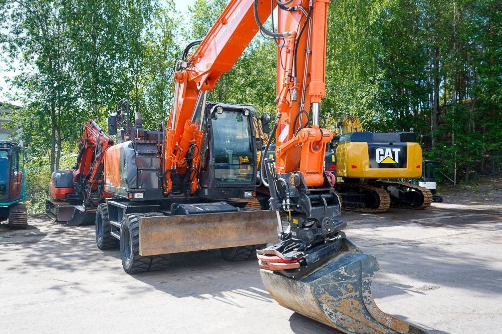 Hitachi ZX 140 W-6 - Ekskavator roda: gambar 5 Hitachi ZX 140 W-6 - Ekskavator roda: gambar 5