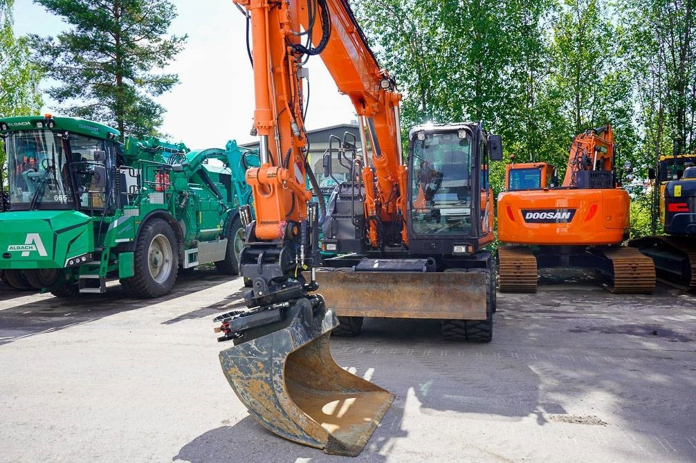 Hitachi ZX 140 W-6 - Ekskavator roda: gambar 4 Hitachi ZX 140 W-6 - Ekskavator roda: gambar 4