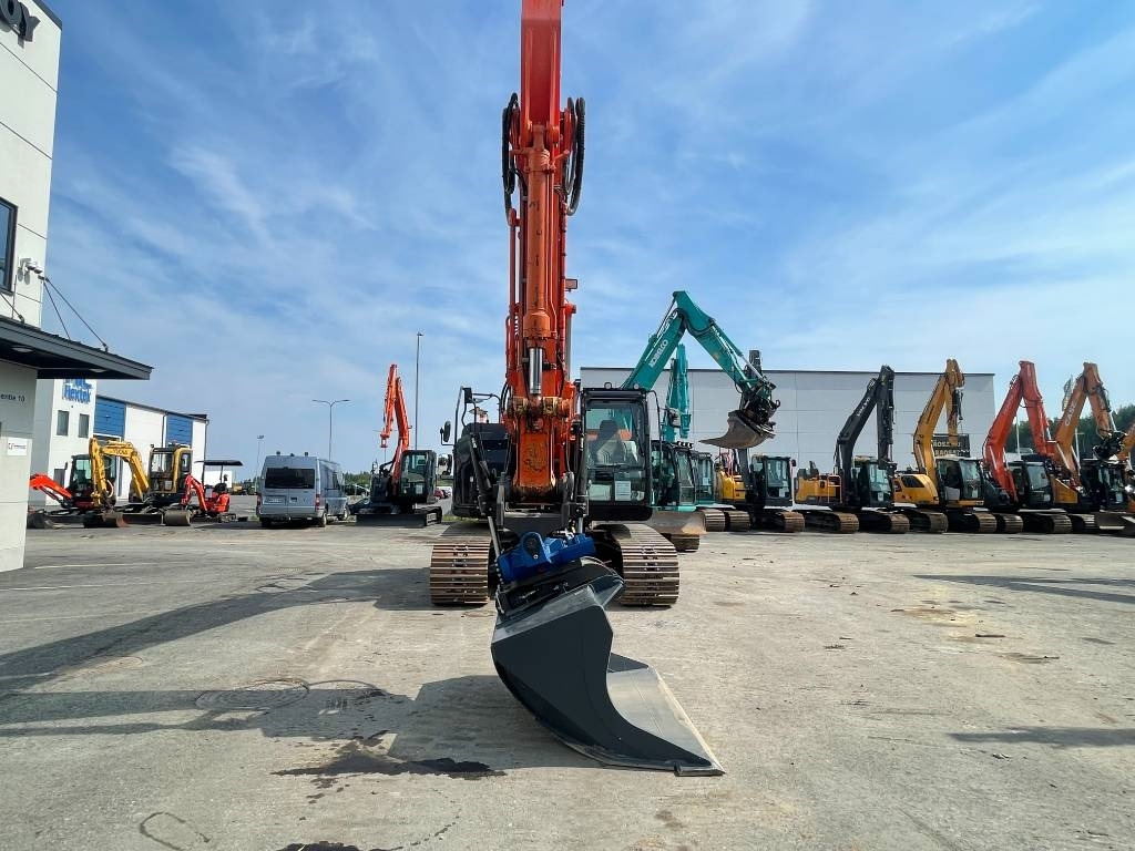 Ekskavator perayap Hitachi ZX225USLC-6 PYÖRITTÄJÄLLÄ: gambar 7