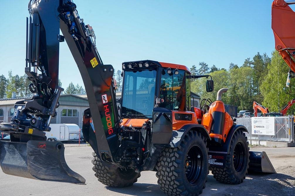 Backhoe loader Huddig 1370 City EX-DEMO Myyty! Sold!: gambar 6