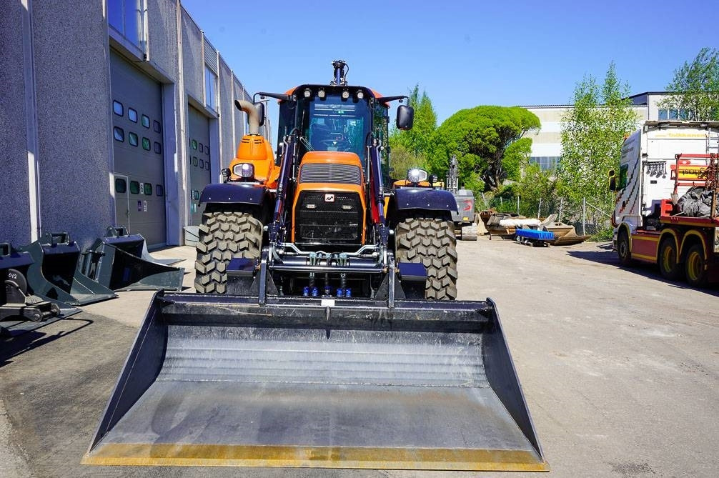 Backhoe loader Huddig 1370 City EX-DEMO Myyty! Sold!: gambar 16