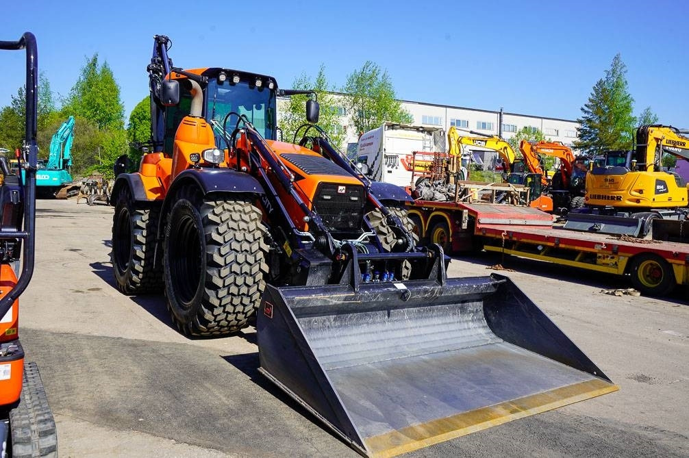 Backhoe loader Huddig 1370 City EX-DEMO Myyty! Sold!: gambar 17