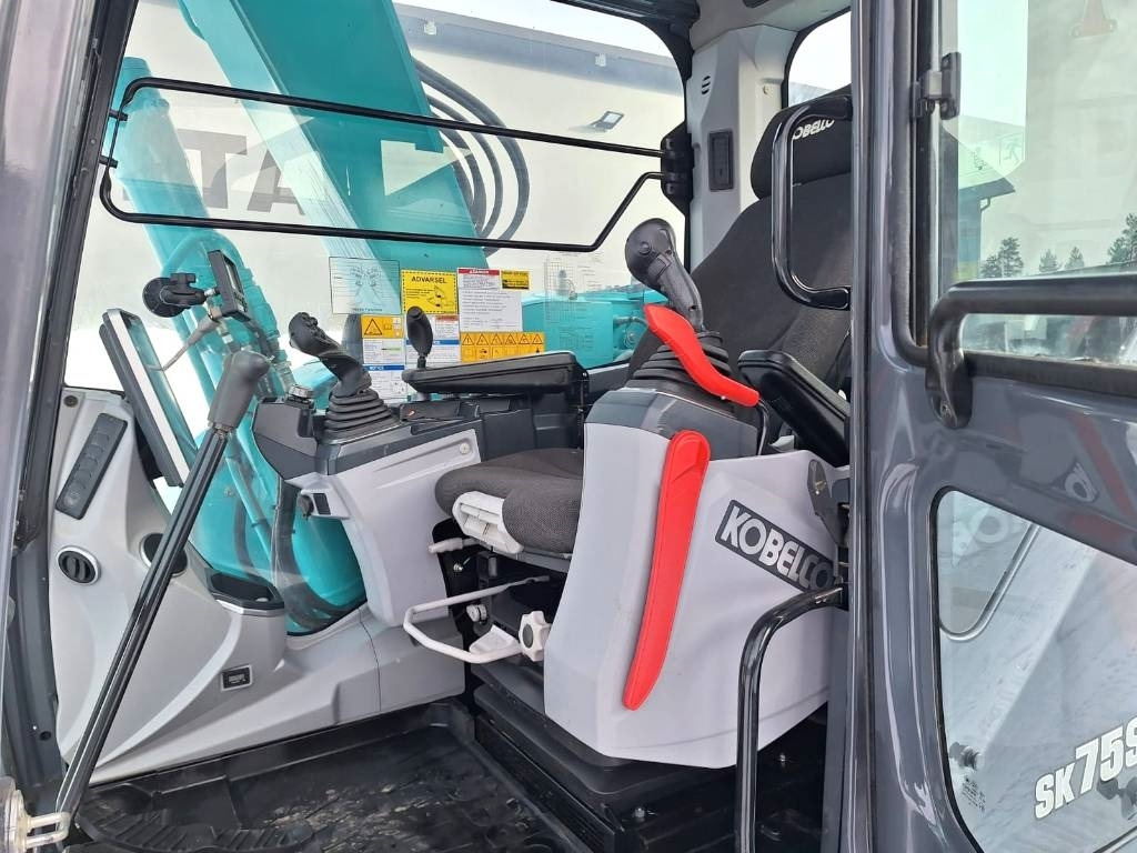 Ekskavator mini Kobelco SK75SR-7 PYÖRITTÄJÄLLÄ: gambar 14