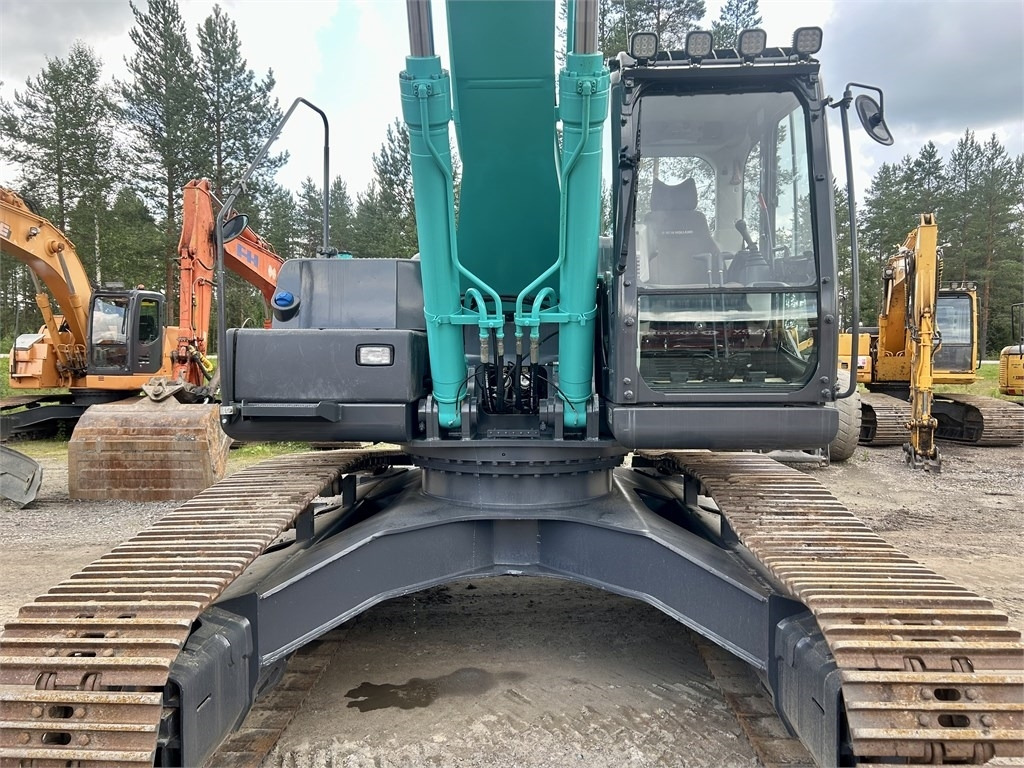Ekskavator perayap New Holland Kobelco E305C EVO: gambar 13