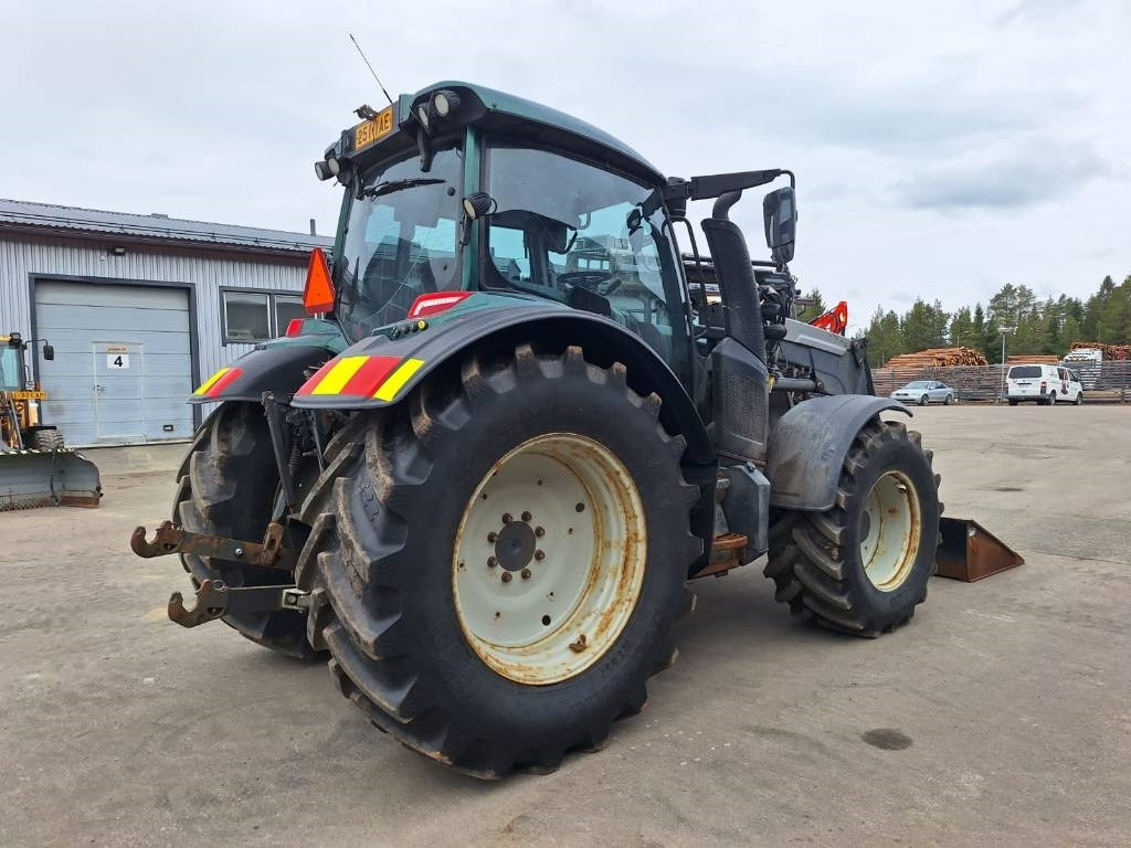 Valtra N174 VERSU ETUKUORMAAJALLA - Traktor: gambar 4 Valtra N174 VERSU ETUKUORMAAJALLA - Traktor: gambar 4