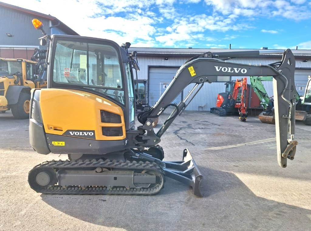 Volvo EC35D HIENO KUNTO - Ekskavator mini: gambar 5 Volvo EC35D HIENO KUNTO - Ekskavator mini: gambar 5