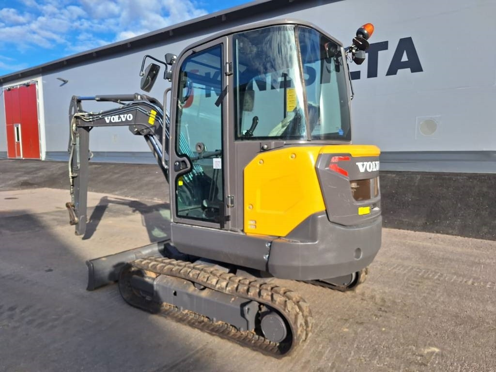 Volvo EC35D HIENO KUNTO - Ekskavator mini: gambar 2 Volvo EC35D HIENO KUNTO - Ekskavator mini: gambar 2