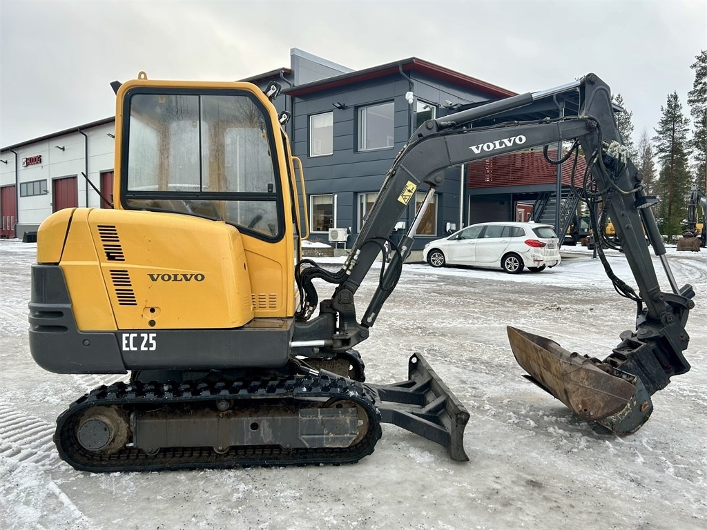 Volvo MYYTY! SOLD! EC25 KALLISTAJA, 2-KAUHAA - Ekskavator mini: gambar 5 Volvo MYYTY! SOLD! EC25 KALLISTAJA, 2-KAUHAA - Ekskavator mini: gambar 5
