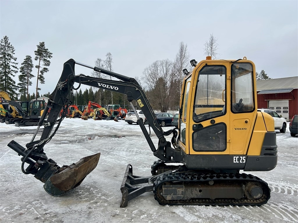 Volvo MYYTY! SOLD! EC25 KALLISTAJA, 2-KAUHAA - Ekskavator mini: gambar 1 Volvo MYYTY! SOLD! EC25 KALLISTAJA, 2-KAUHAA - Ekskavator mini: gambar 1