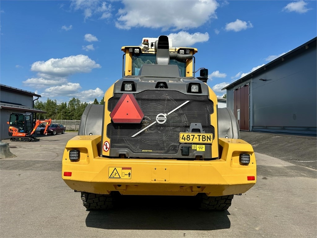 Volvo MYYTY! SOLD! L110H VAAKA, KAUHA, PIIKIT - Wheel loader: gambar 4 Volvo MYYTY! SOLD! L110H VAAKA, KAUHA, PIIKIT - Wheel loader: gambar 4