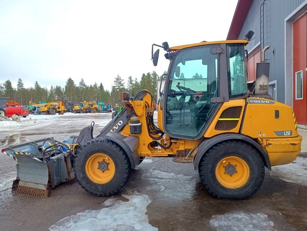 Volvo MYYTY! SOLD! L25F RASVARI, AURA - Wheel loader: gambar 1 Volvo MYYTY! SOLD! L25F RASVARI, AURA - Wheel loader: gambar 1