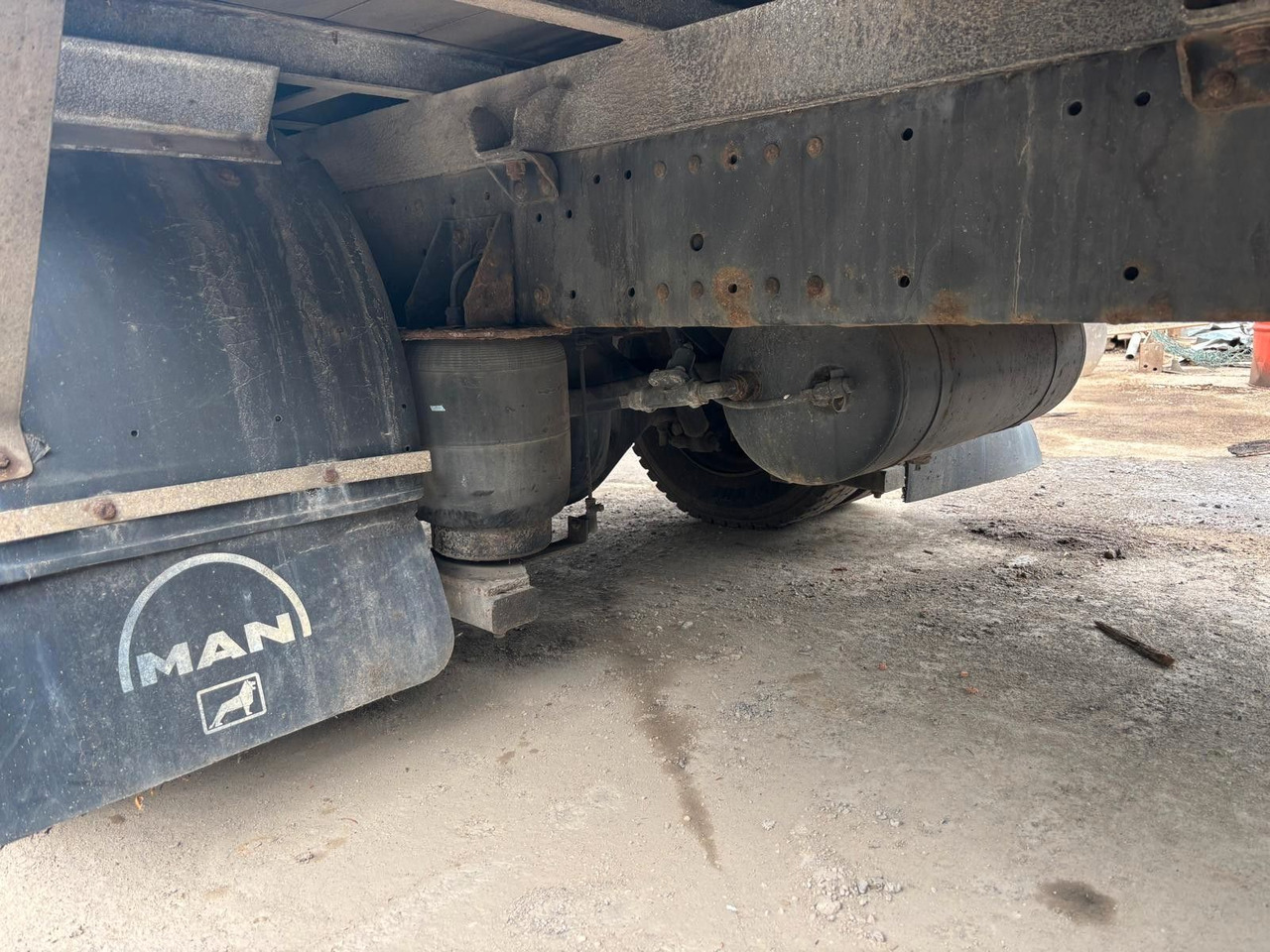 MAN 12.220. Pritsche 6.50m. - Truk flatbed: gambar 5 MAN 12.220. Pritsche 6.50m. - Truk flatbed: gambar 5