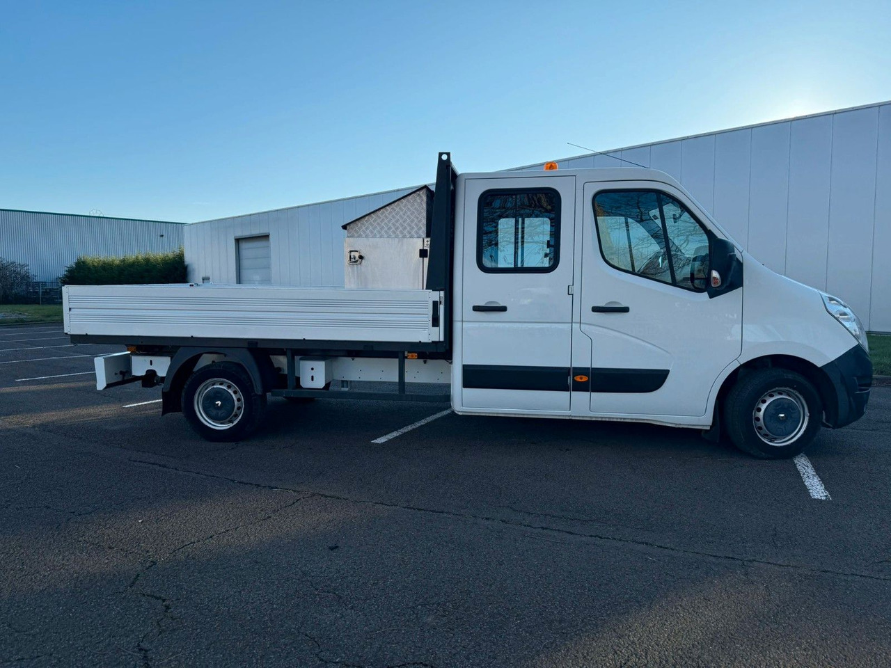 Renault Master 2.3dCi. Doka 7pl. Pritsche 3.20m. - Van flatbed, Van kombi: gambar 2 Renault Master 2.3dCi. Doka 7pl. Pritsche 3.20m. - Van flatbed, Van kombi: gambar 2