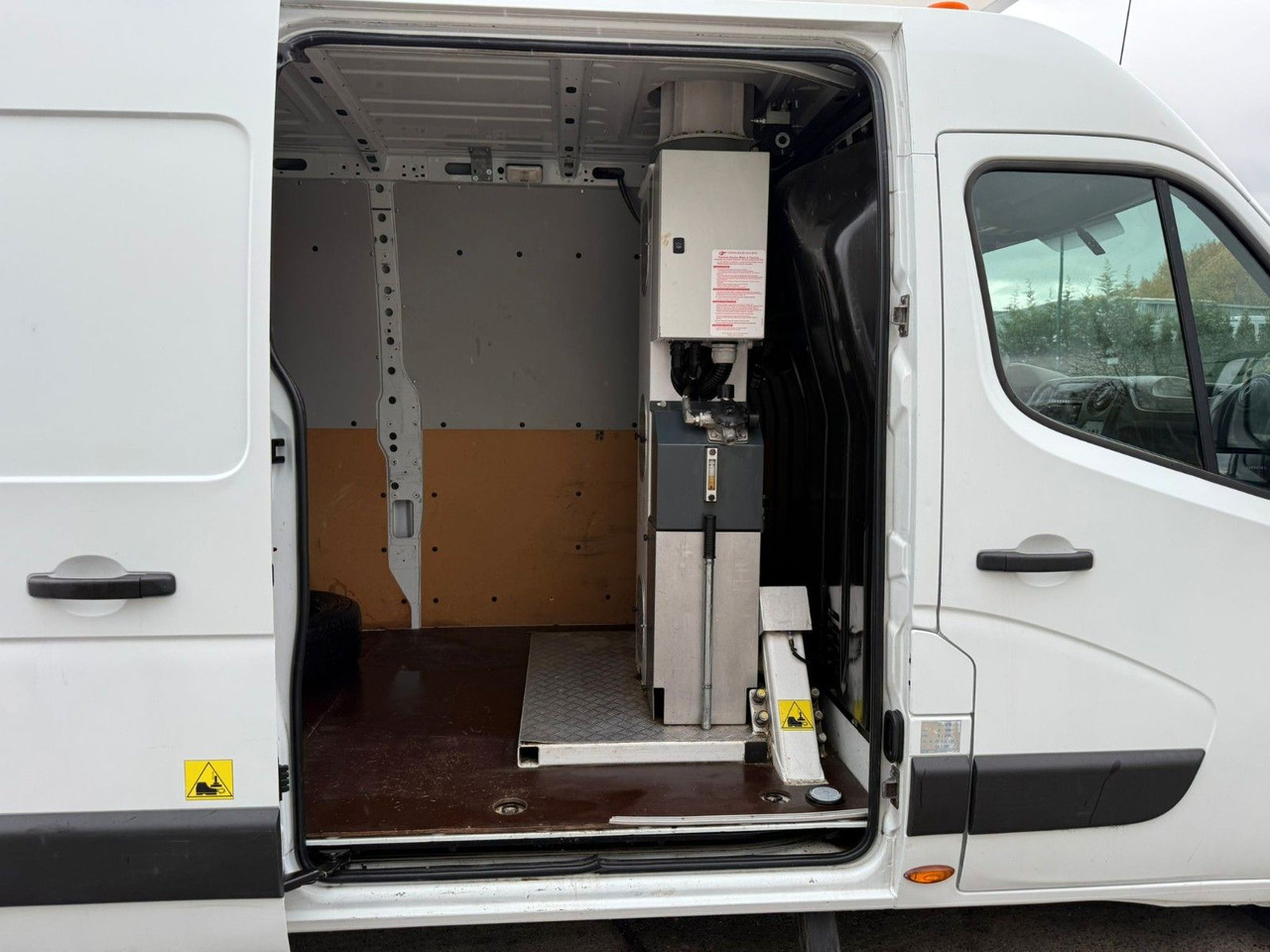 Renault Master. France Elévateur 12m. Klima. Kamera. - Platform udara yang dipasang di truk: gambar 5 Renault Master. France Elévateur 12m. Klima. Kamera. - Platform udara yang dipasang di truk: gambar 5