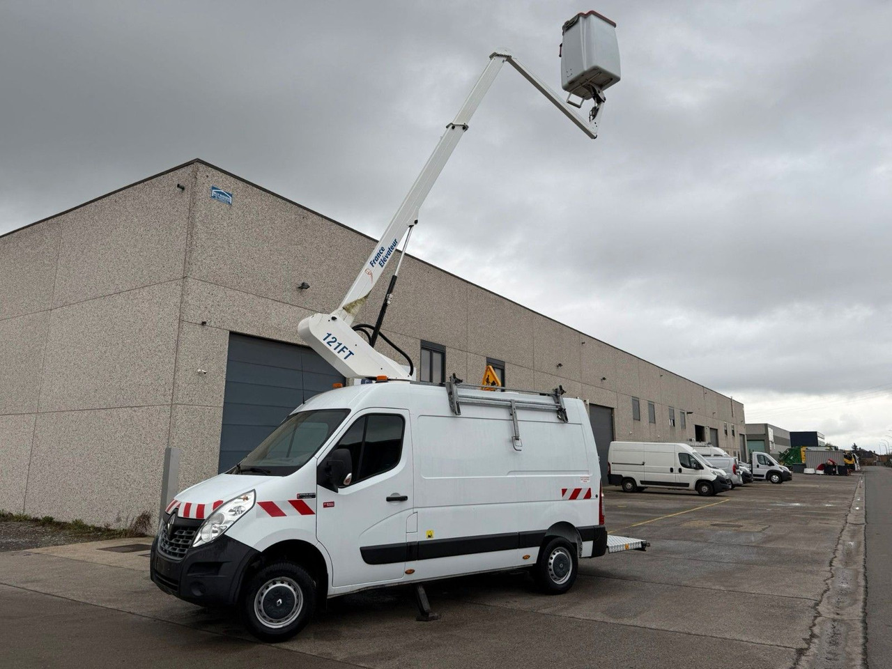 Renault Master. France Elévateur 12m. Klima. Kamera. - Platform udara yang dipasang di truk: gambar 1 Renault Master. France Elévateur 12m. Klima. Kamera. - Platform udara yang dipasang di truk: gambar 1