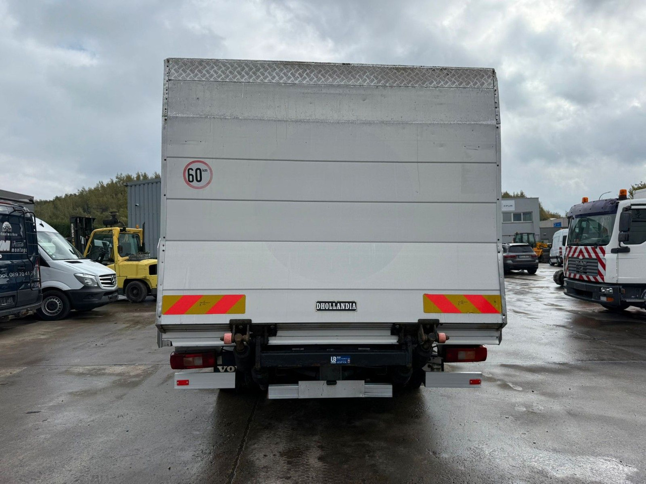 Volvo FL6-250. ALU Pritsche 5.00m. LBW. Klima. - Truk flatbed: gambar 4 Volvo FL6-250. ALU Pritsche 5.00m. LBW. Klima. - Truk flatbed: gambar 4