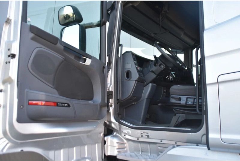 Scania R520 HL V8 8x2/4HNB - NEW TACHO - FULL AIR - PARK. AIRCO - WHEELBASE: 470 CM - TOP CONDITION - - Pengangkut kontainer/ Container truck: gambar 4 Scania R520 HL V8 8x2/4HNB - NEW TACHO - FULL AIR - PARK. AIRCO - WHEELBASE: 470 CM - TOP CONDITION - - Pengangkut kontainer/ Container truck: gambar 4
