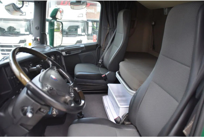 Scania R520 HL V8 8x2 - EURO 6 - MANUAL - RETARDER - WHEELBASE: 510 cm - 10 TONS FRONT AXLE - XENON - - Pengangkut kontainer/ Container truck: gambar 4 Scania R520 HL V8 8x2 - EURO 6 - MANUAL - RETARDER - WHEELBASE: 510 cm - 10 TONS FRONT AXLE - XENON - - Pengangkut kontainer/ Container truck: gambar 4