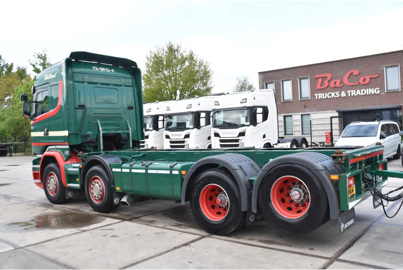 Scania R520 HL V8 8x2 - EURO 6 - MANUAL - RETARDER - WHEELBASE: 510 cm - 10 TONS FRONT AXLE - XENON - - Pengangkut kontainer/ Container truck: gambar 2 Scania R520 HL V8 8x2 - EURO 6 - MANUAL - RETARDER - WHEELBASE: 510 cm - 10 TONS FRONT AXLE - XENON - - Pengangkut kontainer/ Container truck: gambar 2