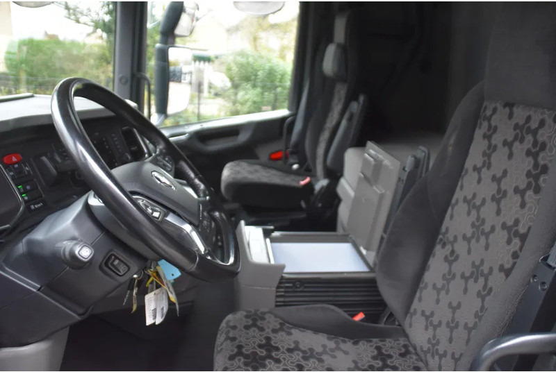 Scania S500 NGS 6x2*4 - HOOKLIFT - RETARDER - 477 TKM - PARK. AIRCO - WHEELBASE: 475 CM - PTO - EXCELLENT CONDITION - - Hook lift: gambar 4 Scania S500 NGS 6x2*4 - HOOKLIFT - RETARDER - 477 TKM - PARK. AIRCO - WHEELBASE: 475 CM - PTO - EXCELLENT CONDITION - - Hook lift: gambar 4