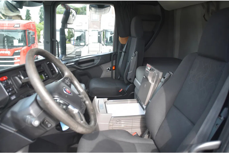 Scania S520 V8 NGS 6x2*4NB + SCHMITZ ZKO 20 - THERMO KING - RETARDER - FULL AIR - WHEELBASE: 515 CM - TOP CONDITION - - Truk berpendingin: gambar 5 Scania S520 V8 NGS 6x2*4NB + SCHMITZ ZKO 20 - THERMO KING - RETARDER - FULL AIR - WHEELBASE: 515 CM - TOP CONDITION - - Truk berpendingin: gambar 5
