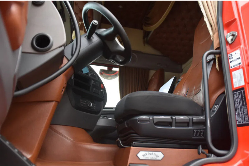 DAF XF 480 SSC 4x2 - NEW TACHO - 839 TKM - PARK. AIRCO - NAVI - SPECIAL INTERIOR - 2 x FUEL TANKS - ALCOA'S - TOP CONDITION - - Tractor head: gambar 4 DAF XF 480 SSC 4x2 - NEW TACHO - 839 TKM - PARK. AIRCO - NAVI - SPECIAL INTERIOR - 2 x FUEL TANKS - ALCOA'S - TOP CONDITION - - Tractor head: gambar 4