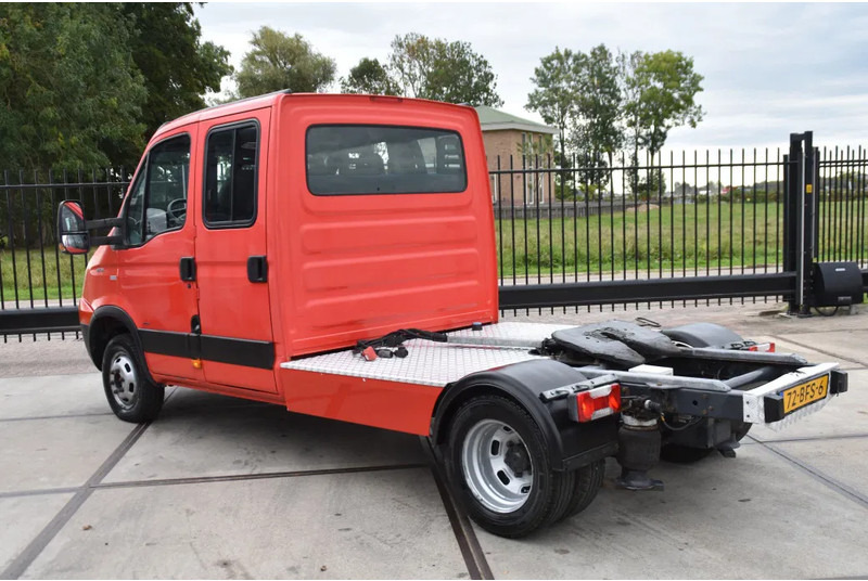 Iveco 40C18 - MANUAL - EURO 4 - 341 TKM - RADIO - BACKSEAT - 4 DOORS - GOOD CONDITION - - Tractor head: gambar 3 Iveco 40C18 - MANUAL - EURO 4 - 341 TKM - RADIO - BACKSEAT - 4 DOORS - GOOD CONDITION - - Tractor head: gambar 3