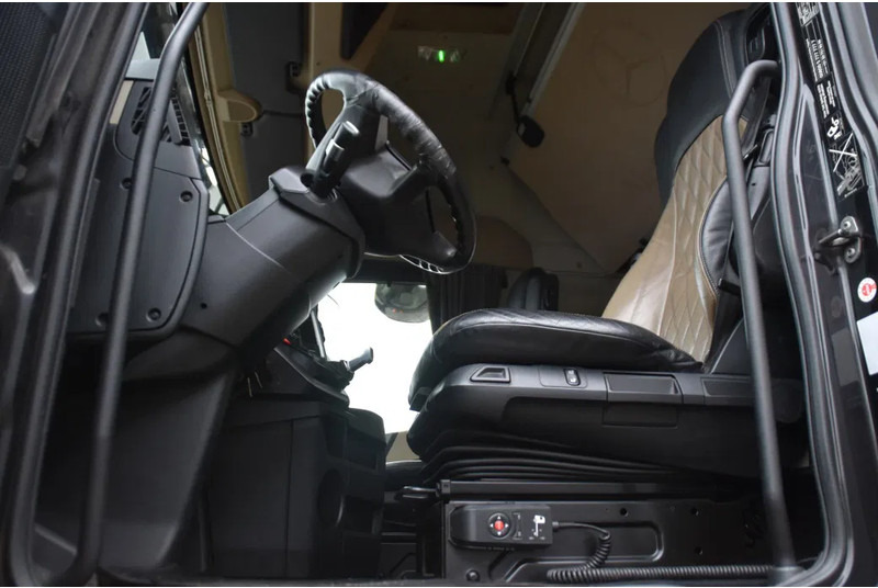 Mercedes-Benz Actros 1945 4x2 - EURO 6 - 842 TKM - PARK. AIRCO - CAMERA - 2 x FUEL TANKS - ALCOA'S - XENON - TOP CONDITION - - Tractor head: gambar 4 Mercedes-Benz Actros 1945 4x2 - EURO 6 - 842 TKM - PARK. AIRCO - CAMERA - 2 x FUEL TANKS - ALCOA'S - XENON - TOP CONDITION - - Tractor head: gambar 4