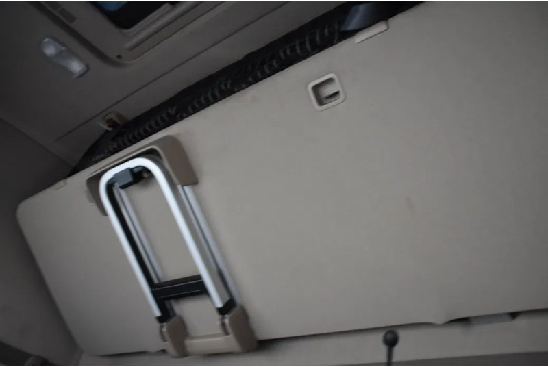 Scania R490 TL 6x2/4 - RETARDER - ACC - DIFF. LOCK - 2 x FUEL TANKS - 2 BEDS - EXCELLENT CONDITION - - Tractor head: gambar 5 Scania R490 TL 6x2/4 - RETARDER - ACC - DIFF. LOCK - 2 x FUEL TANKS - 2 BEDS - EXCELLENT CONDITION - - Tractor head: gambar 5