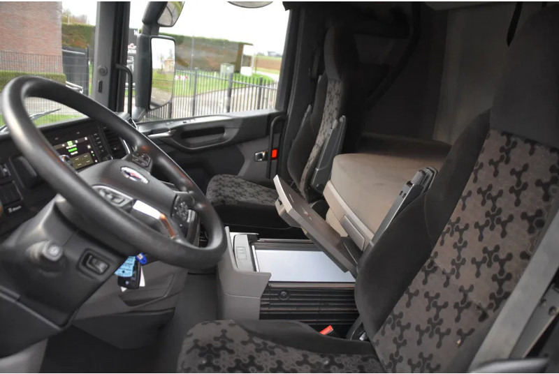Scania S450 NGS 4x2NB - FULL AIR - 674 TKM - RETARDER - PARK. AIRCO - NAVI - 2 x FUEL TANKS - LED - - Tractor head: gambar 5 Scania S450 NGS 4x2NB - FULL AIR - 674 TKM - RETARDER - PARK. AIRCO - NAVI - 2 x FUEL TANKS - LED - - Tractor head: gambar 5