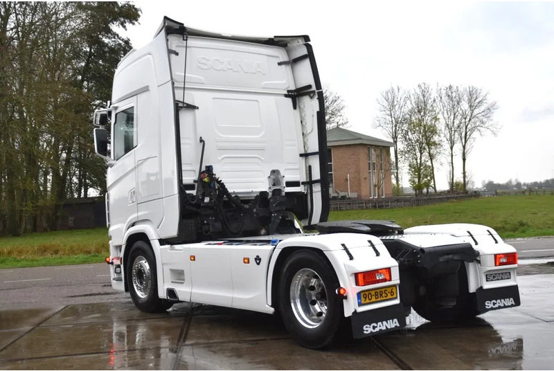 Scania S660 V8 NGS 4x2NB - NEW TACHO - RETARDER - FULL AIR - PARK. AIRCO - LEATHER SEATS - 2 x FUEL TANKS - ALCOA'S - LED - - Tractor head: gambar 3 Scania S660 V8 NGS 4x2NB - NEW TACHO - RETARDER - FULL AIR - PARK. AIRCO - LEATHER SEATS - 2 x FUEL TANKS - ALCOA'S - LED - - Tractor head: gambar 3