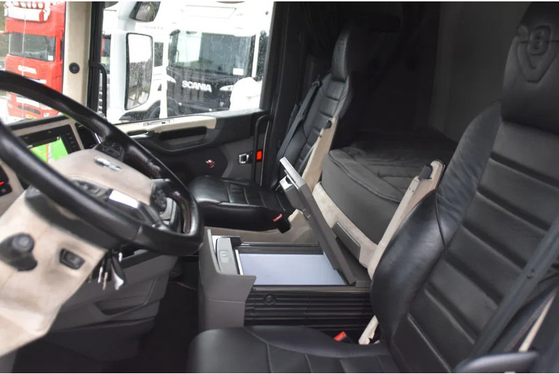 Scania S660 V8 NGS 4x2NB - NEW TACHO - RETARDER - FULL AIR - PARK. AIRCO - LEATHER SEATS - 2 x FUEL TANKS - ALCOA'S - LED - - Tractor head: gambar 5 Scania S660 V8 NGS 4x2NB - NEW TACHO - RETARDER - FULL AIR - PARK. AIRCO - LEATHER SEATS - 2 x FUEL TANKS - ALCOA'S - LED - - Tractor head: gambar 5