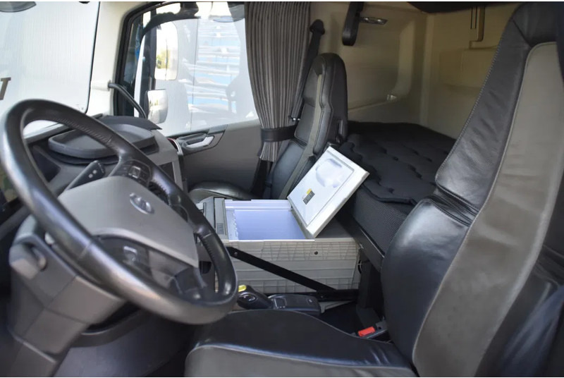 Volvo FH 16.750 Globetrotter XL 6x2 - RETARDER - FULL AIR - PARK. AIRCO - DYNAMIC STEERING - SLIDING FIFTH WHEEL - ALCOA'S - TOP CONDI - Tractor head: gambar 5 Volvo FH 16.750 Globetrotter XL 6x2 - RETARDER - FULL AIR - PARK. AIRCO - DYNAMIC STEERING - SLIDING FIFTH WHEEL - ALCOA'S - TOP CONDI - Tractor head: gambar 5