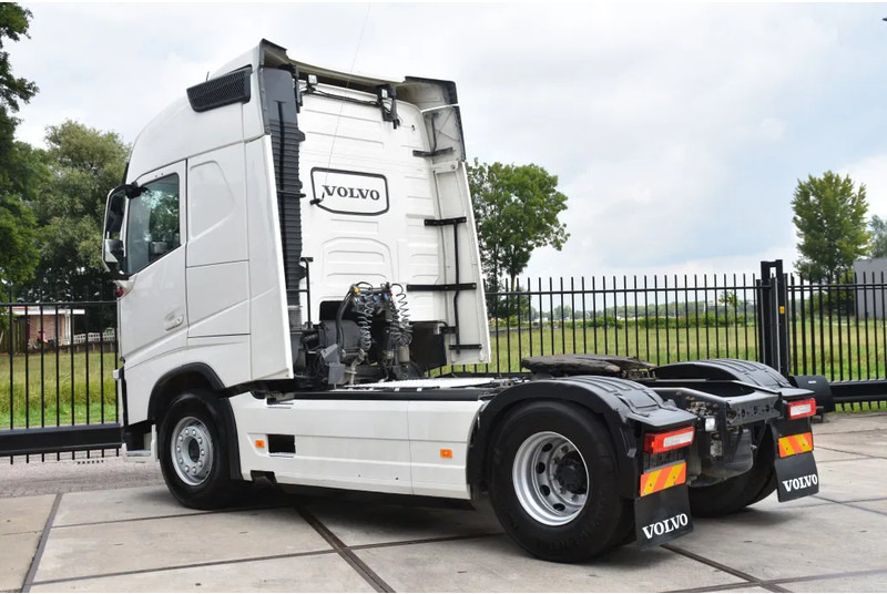 Volvo FH 460 Globe 4x2 - FULL AIR - 628 TKM - HYDRAULIC SYSTEM - PTO - NAVI - 2 x FUEL TANKS - - Tractor head: gambar 3 Volvo FH 460 Globe 4x2 - FULL AIR - 628 TKM - HYDRAULIC SYSTEM - PTO - NAVI - 2 x FUEL TANKS - - Tractor head: gambar 3