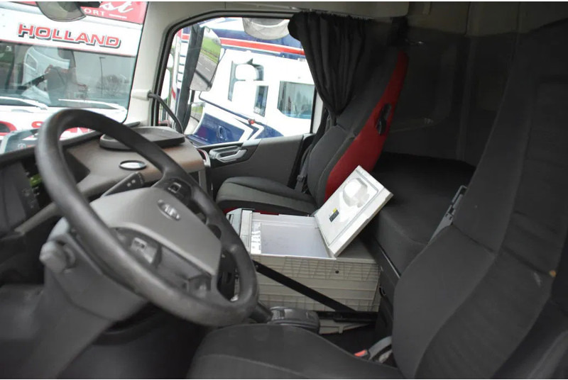 Volvo FH 460 Globe 4x2 - FULL AIR - 628 TKM - HYDRAULIC SYSTEM - PTO - NAVI - 2 x FUEL TANKS - - Tractor head: gambar 5 Volvo FH 460 Globe 4x2 - FULL AIR - 628 TKM - HYDRAULIC SYSTEM - PTO - NAVI - 2 x FUEL TANKS - - Tractor head: gambar 5
