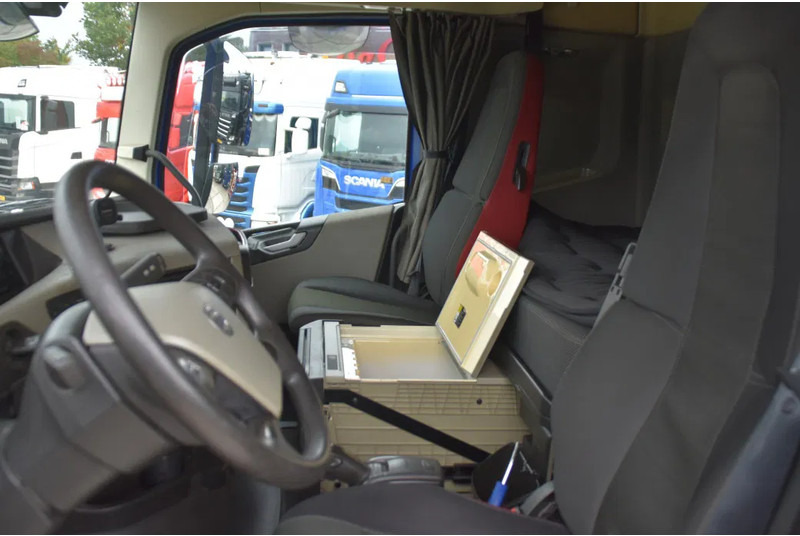 Volvo FH 500 Globetrotter 6x2/4 - EURO 6 - 769 TKM - AIRCO - 2 x FUEL TANKS - TOP CONDITION - - Tractor head: gambar 5 Volvo FH 500 Globetrotter 6x2/4 - EURO 6 - 769 TKM - AIRCO - 2 x FUEL TANKS - TOP CONDITION - - Tractor head: gambar 5