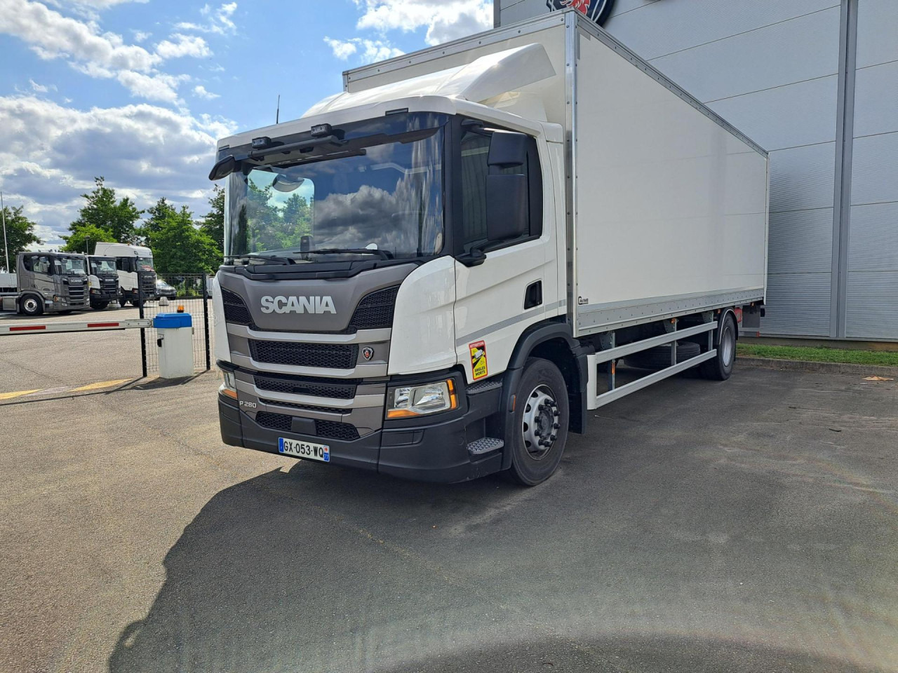 SCANIA SCANIA P280 4x2 Fourgon Hayon - Truk sasis: gambar 1 SCANIA SCANIA P280 4x2 Fourgon Hayon - Truk sasis: gambar 1