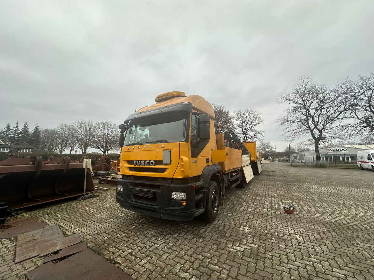 IVECO STRALIS 420 truck open box with TEREX loading crane 290.2E-A3 - Hook lift, Truk derek: gambar 3 IVECO STRALIS 420 truck open box with TEREX loading crane 290.2E-A3 - Hook lift, Truk derek: gambar 3