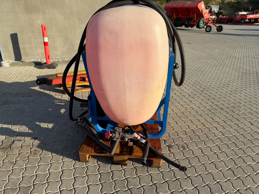 Kverneland UN-3300 - Mesin pemanen: gambar 5 Kverneland UN-3300 - Mesin pemanen: gambar 5