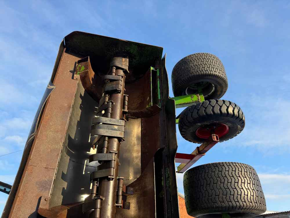 Baselier HFT8LKB730 2LKB220 - Mesin pemanen: gambar 3 Baselier HFT8LKB730 2LKB220 - Mesin pemanen: gambar 3