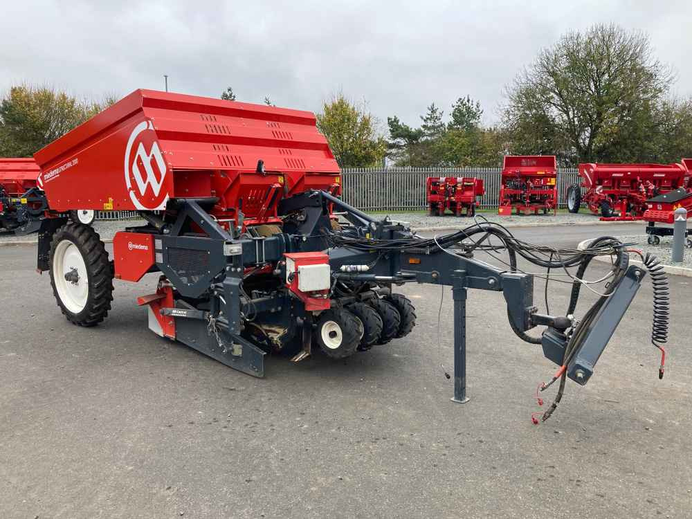 Dewulf Dewulf, MS 2000 RS, 2 Row, Trailed, Belt, Potato Planter - Mesin pemanen: gambar 1 Dewulf Dewulf, MS 2000 RS, 2 Row, Trailed, Belt, Potato Planter - Mesin pemanen: gambar 1