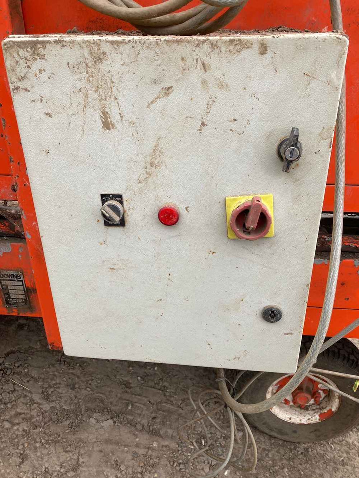 Downs Super Charger/ Expansion Hopper - Peralatan penyimpanan: gambar 3 Downs Super Charger/ Expansion Hopper - Peralatan penyimpanan: gambar 3