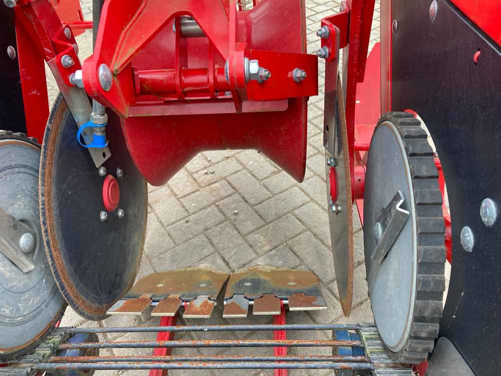 Mesin pemanen Grimme Grimme WH100 Single Row Potato Windrower: gambar 11 Mesin pemanen Grimme Grimme WH100 Single Row Potato Windrower: gambar 11