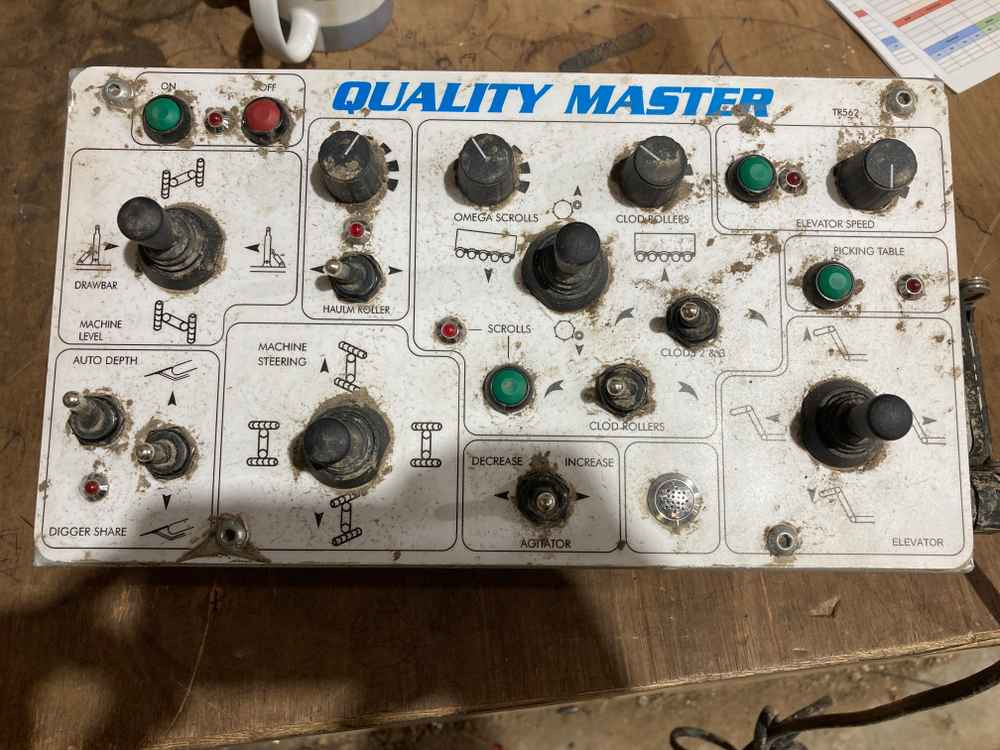 Standen Standen QM 2 Row Trailed Potato Harvester - Mesin pemanen: gambar 3 Standen Standen QM 2 Row Trailed Potato Harvester - Mesin pemanen: gambar 3