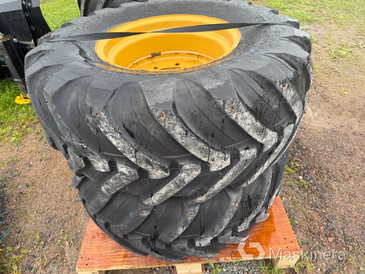 4 twindäck på fälg 420/75R20 - Roda: gambar 2 4 twindäck på fälg 420/75R20 - Roda: gambar 2