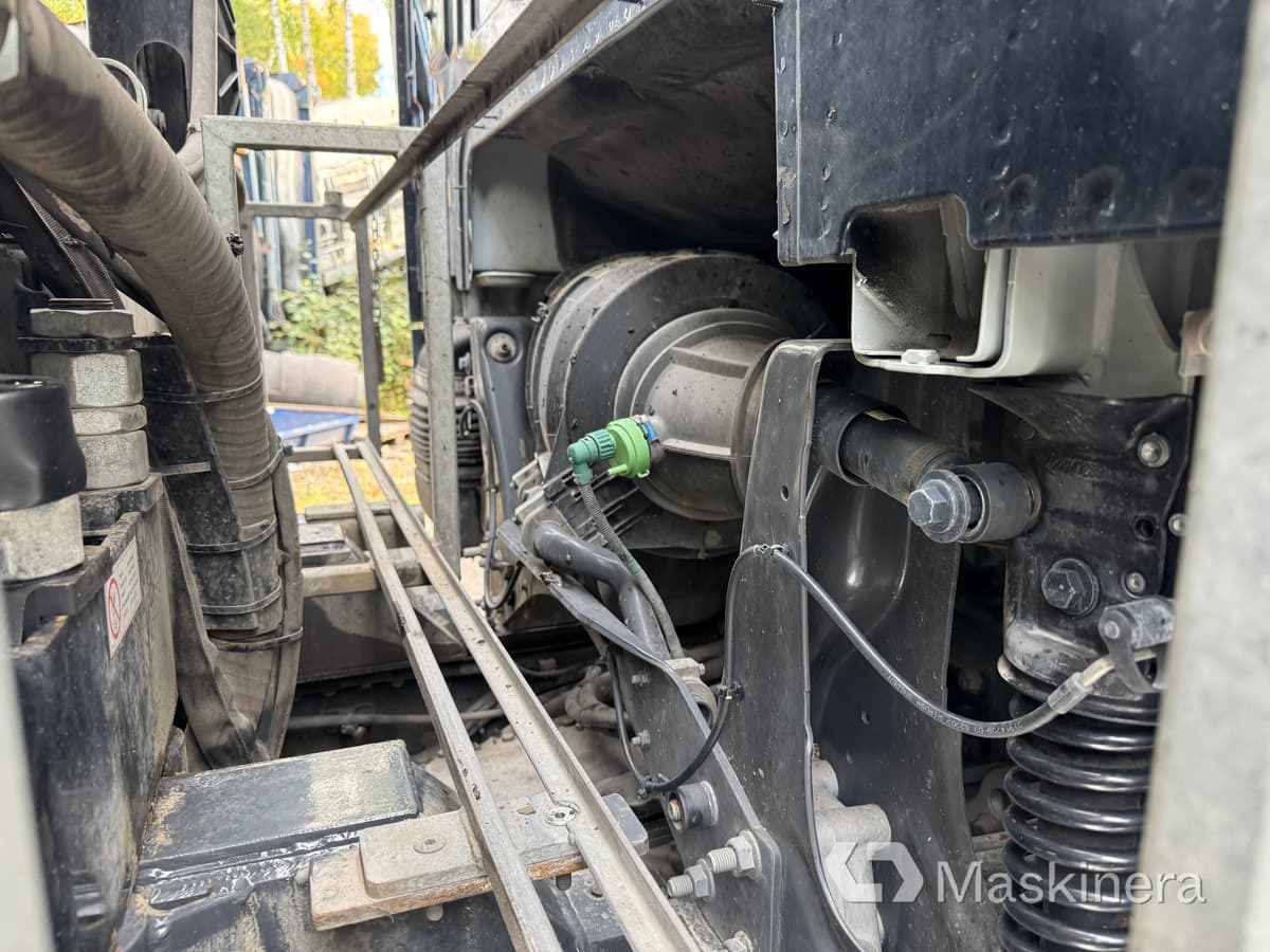 Truk flatbed, Truk derek Bodbil Volvo FH 82F med Fassi F820 kran & jib: gambar 36