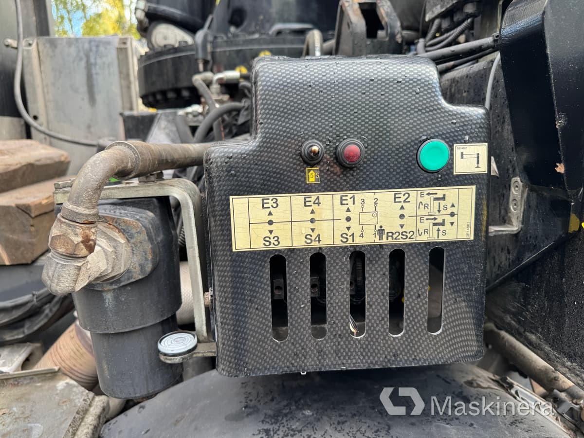 Truk flatbed, Truk derek Bodbil Volvo FH 82F med Fassi F820 kran & jib: gambar 38