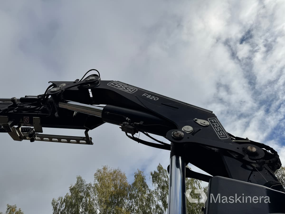 Truk flatbed, Truk derek Bodbil Volvo FH 82F med Fassi F820 kran & jib: gambar 44